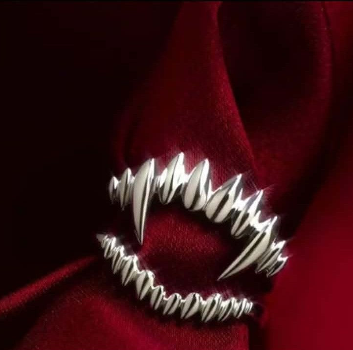 Fangs Ring